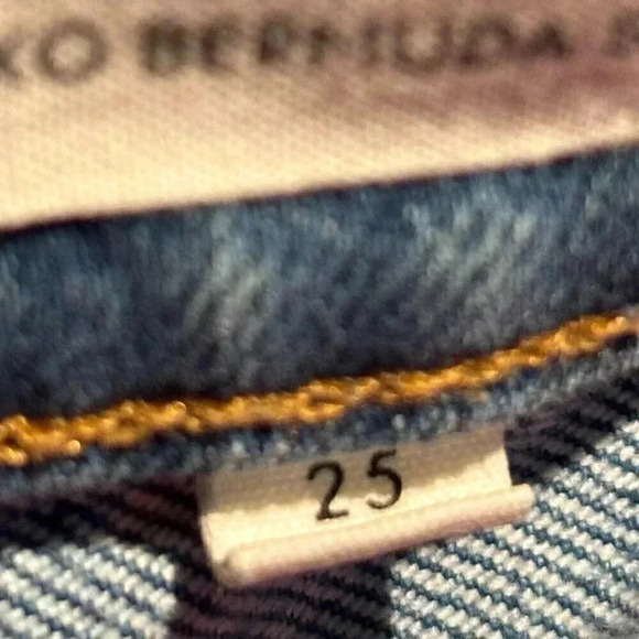 Aritzia Denim Forum The Yoko Bermuda Jean Short Denim Blue Size 25 - Picture 16 of 16